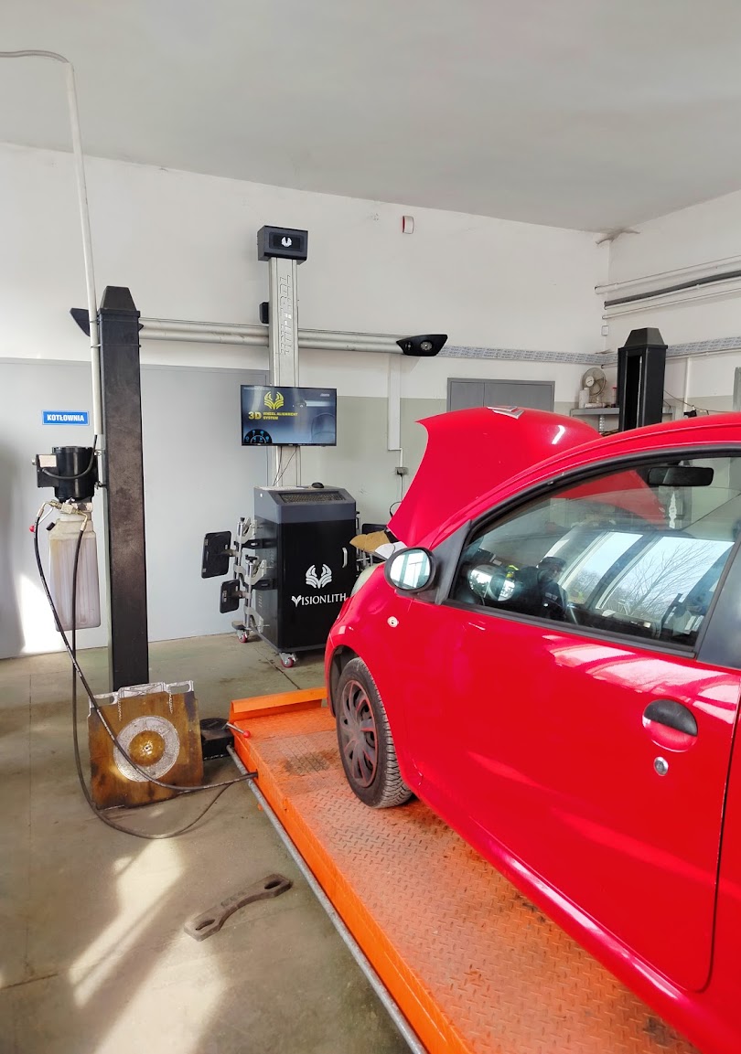 Geometria kół 3D — czerwona Toyota Aygo