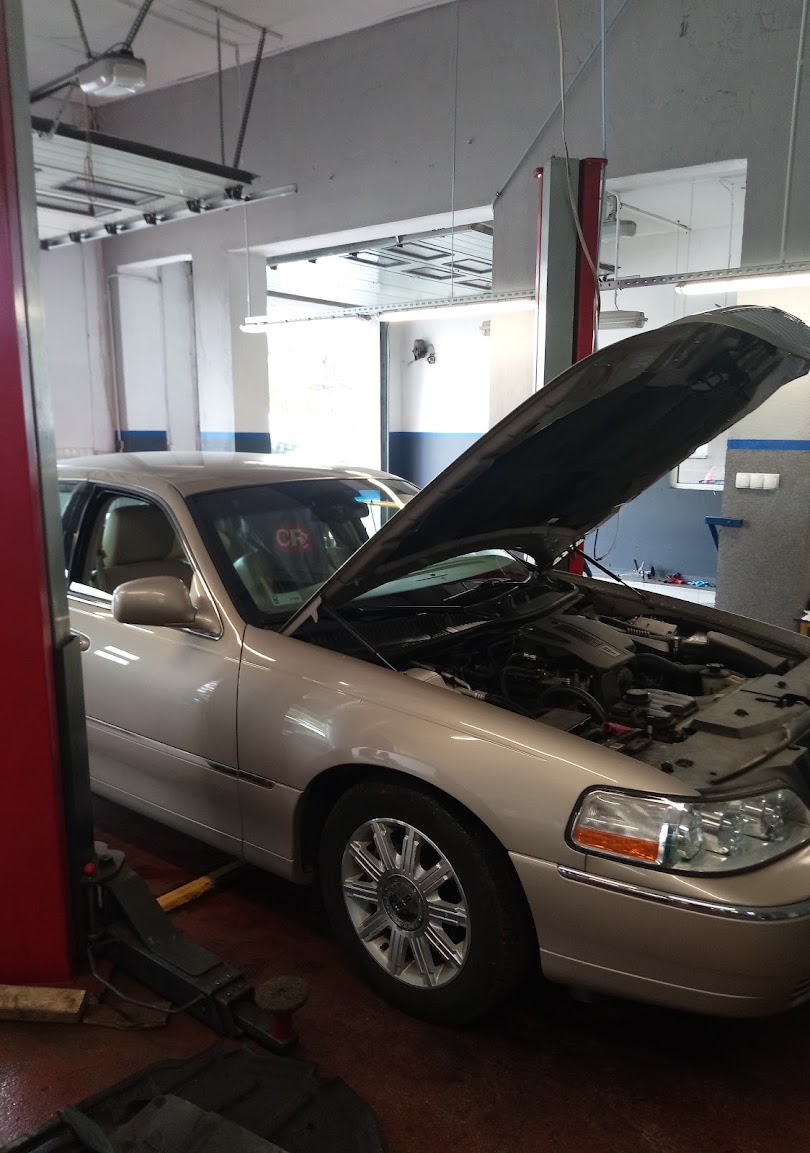 Diagnostyka silnika Lincoln Town Car w warsztacie